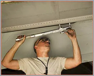 St Paul Golden Garage Door Repair Service St Paul, MN 651-800-4935 St Paul Golden Garage Door Repair Service St Paul, MN 651-800-4935 - 10-install-cont